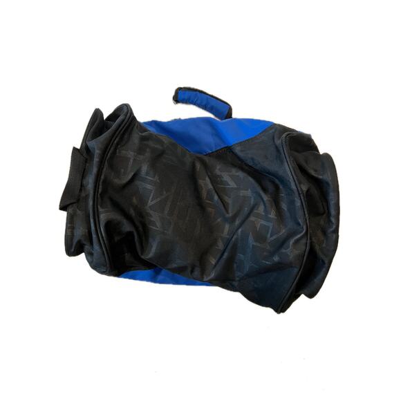 Vintage Nike Blue Black Gym Duffel Bag 18x10x10 - Picture 4 of 6